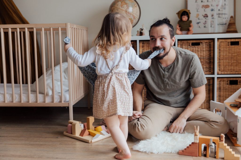 a daddy an daughter doing creative tasks