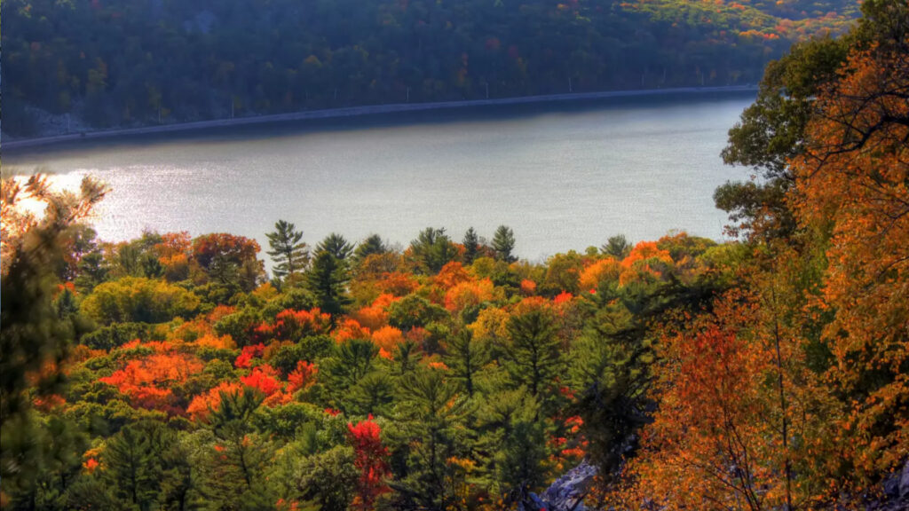 DEVIL'S LAKE STATE PARK